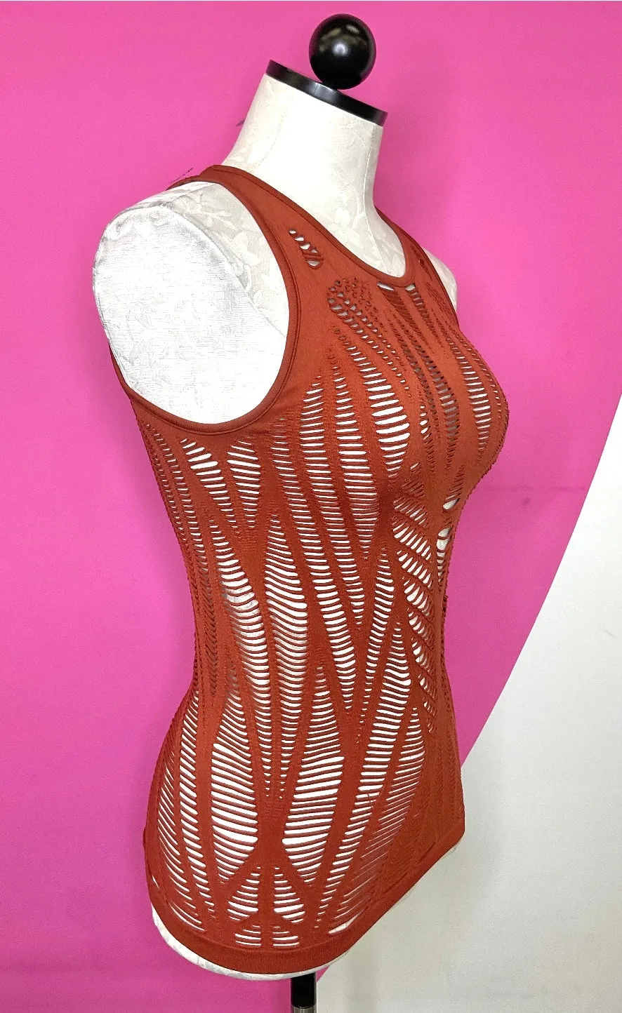 ALO VIXEN LASER CUT YOGA TANK TOP - M